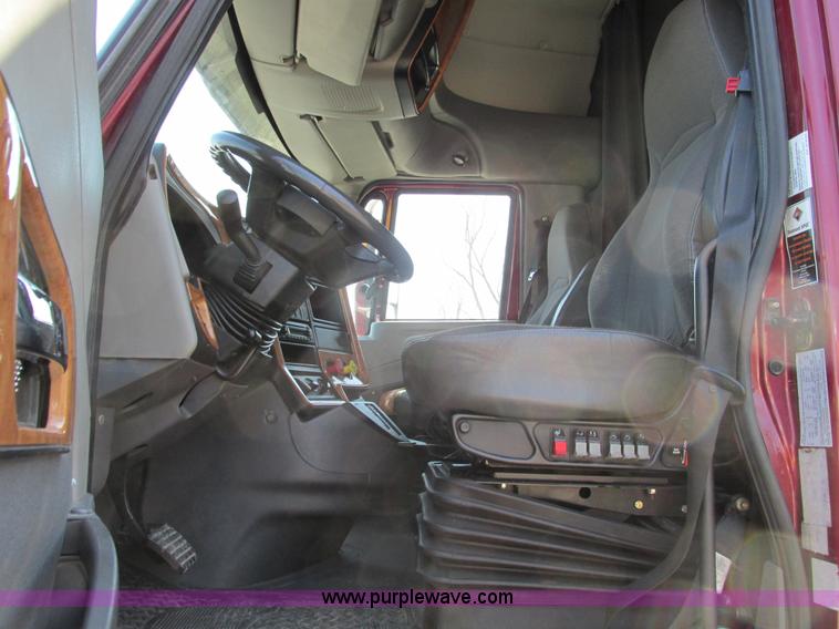 image for item F4497 2008 International ProStar Eagle semi truck