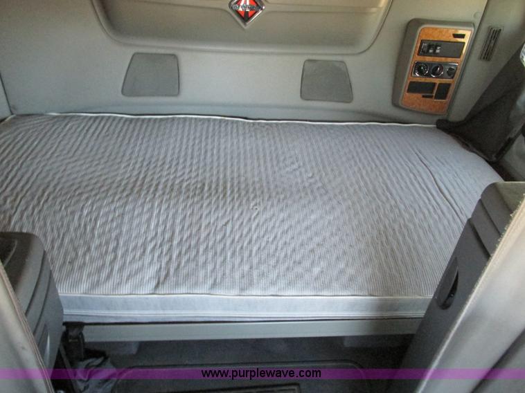 image for item F4497 2008 International ProStar Eagle semi truck