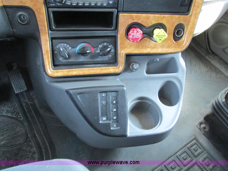 image for item F4497 2008 International ProStar Eagle semi truck