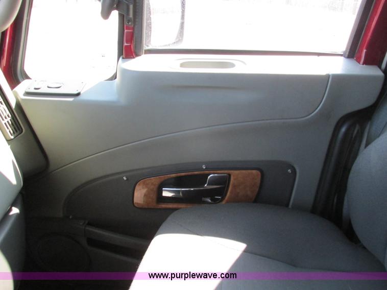 image for item F4497 2008 International ProStar Eagle semi truck