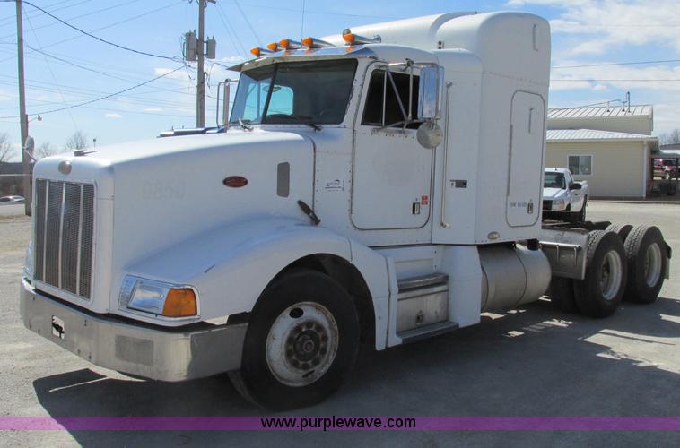 image for item F4769 1998 Peterbilt 377 semi truck