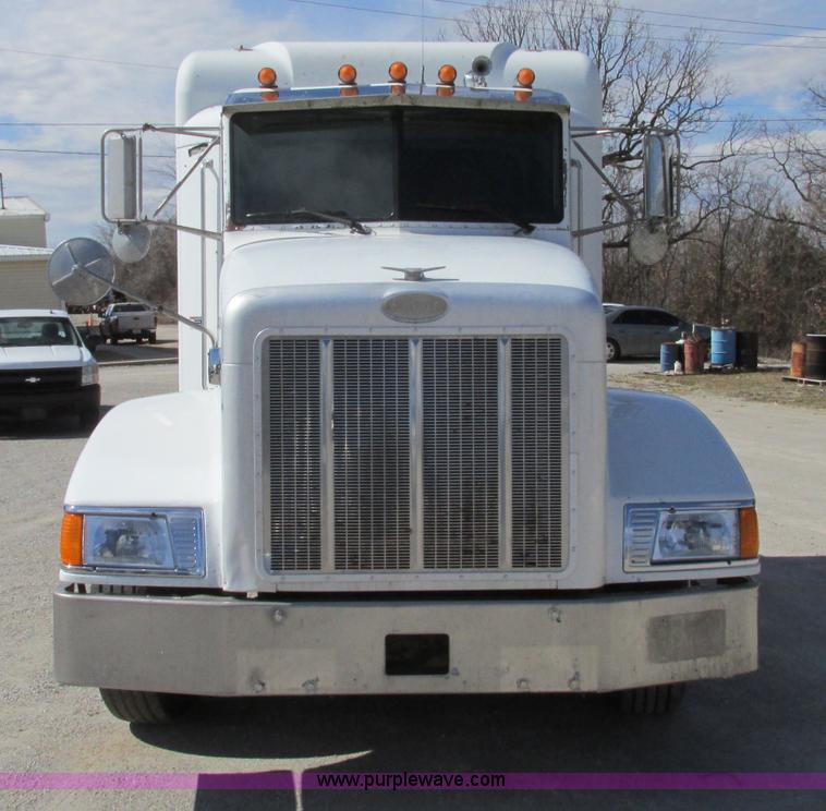 image for item F4769 1998 Peterbilt 377 semi truck