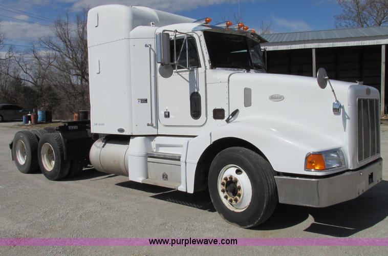 image for item F4769 1998 Peterbilt 377 semi truck