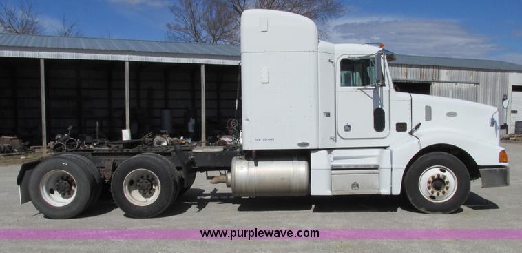 image for item F4769 1998 Peterbilt 377 semi truck