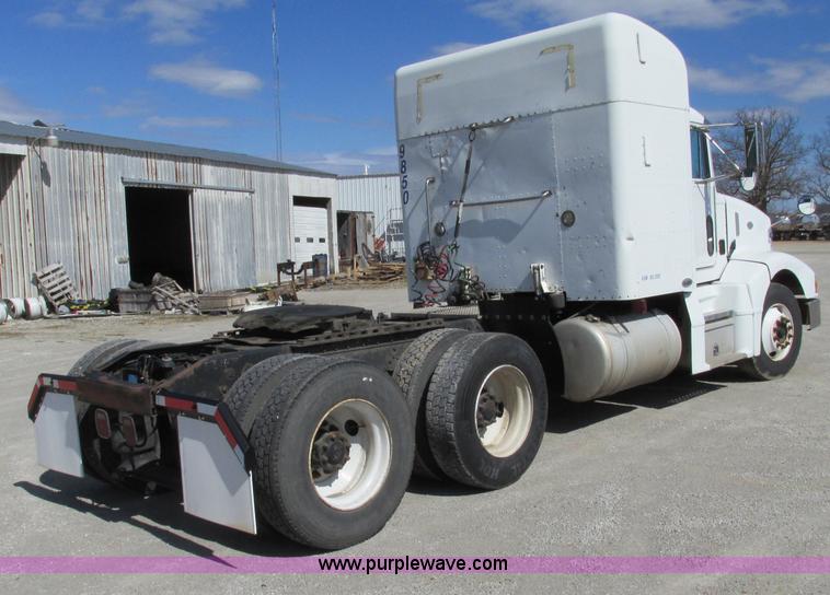 image for item F4769 1998 Peterbilt 377 semi truck