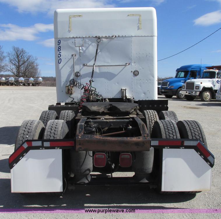 image for item F4769 1998 Peterbilt 377 semi truck