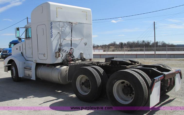 image for item F4769 1998 Peterbilt 377 semi truck