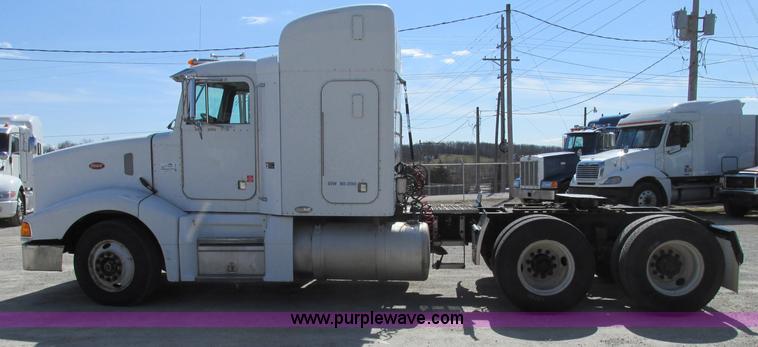 image for item F4769 1998 Peterbilt 377 semi truck