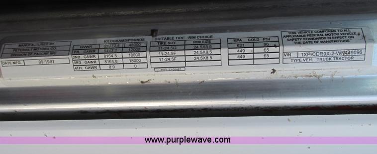 image for item F4769 1998 Peterbilt 377 semi truck