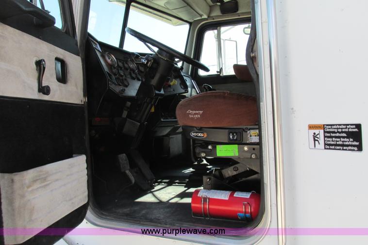 image for item F4769 1998 Peterbilt 377 semi truck