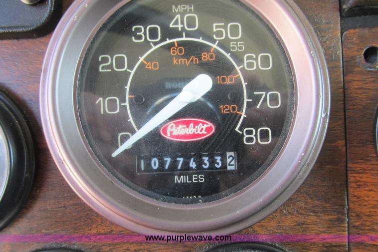 image for item F4769 1998 Peterbilt 377 semi truck