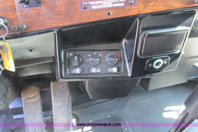 image for item F4769 1998 Peterbilt 377 semi truck