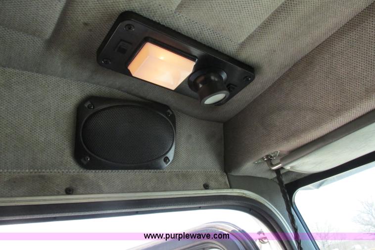 image for item F4769 1998 Peterbilt 377 semi truck