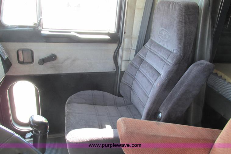 image for item F4769 1998 Peterbilt 377 semi truck