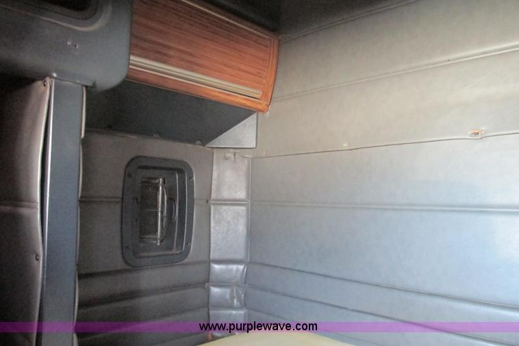 image for item F4769 1998 Peterbilt 377 semi truck