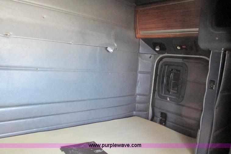 image for item F4769 1998 Peterbilt 377 semi truck