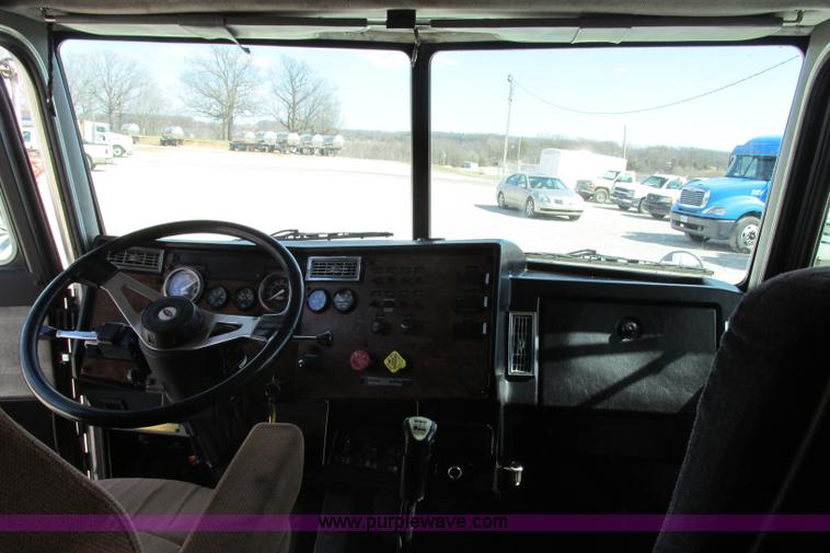 image for item F4769 1998 Peterbilt 377 semi truck