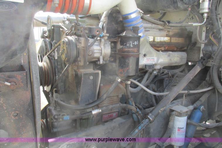 image for item F4769 1998 Peterbilt 377 semi truck