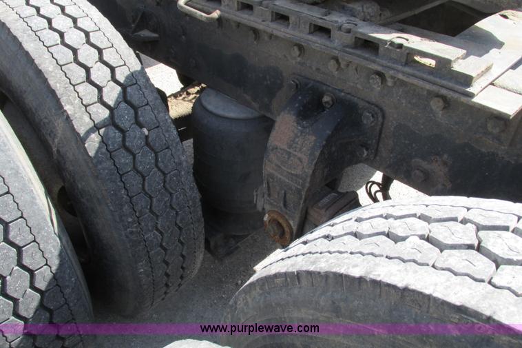 image for item F4769 1998 Peterbilt 377 semi truck