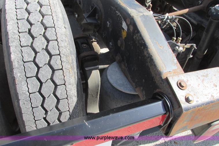 image for item F4769 1998 Peterbilt 377 semi truck