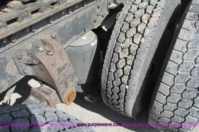 image for item F4769 1998 Peterbilt 377 semi truck