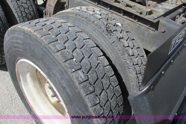 image for item F4769 1998 Peterbilt 377 semi truck