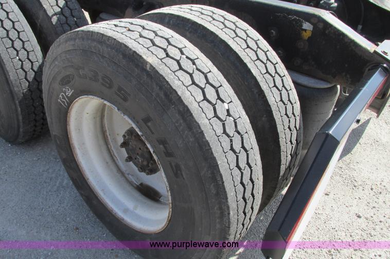 image for item F4769 1998 Peterbilt 377 semi truck