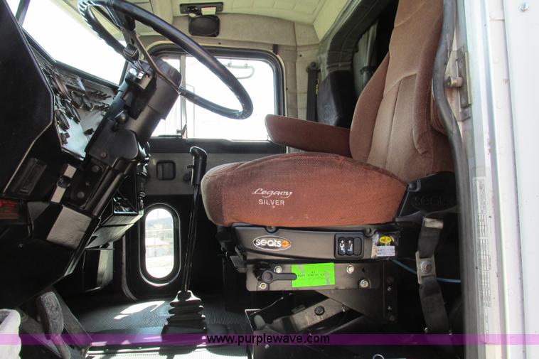 image for item F4769 1998 Peterbilt 377 semi truck