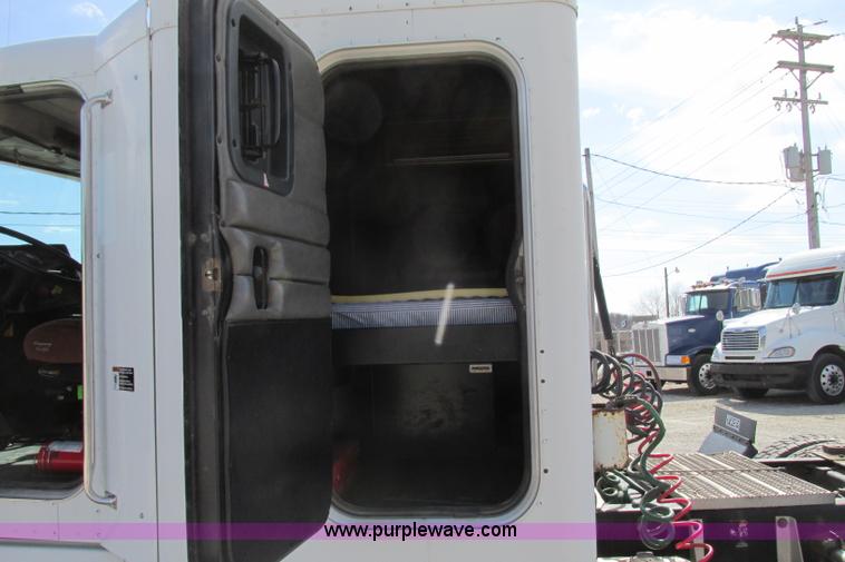 image for item F4769 1998 Peterbilt 377 semi truck