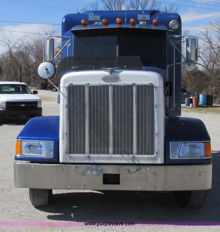 image for item F4770 1999 Peterbilt 377 semi truck