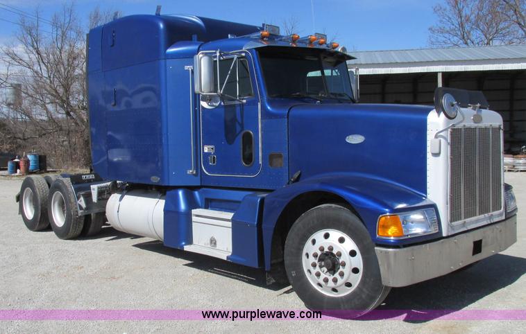 image for item F4770 1999 Peterbilt 377 semi truck