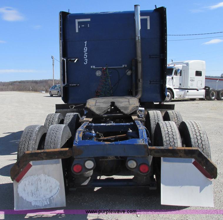 image for item F4770 1999 Peterbilt 377 semi truck
