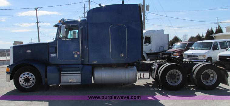 image for item F4770 1999 Peterbilt 377 semi truck