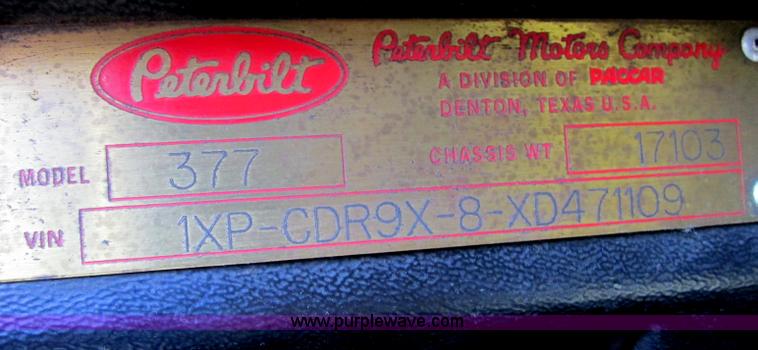 image for item F4770 1999 Peterbilt 377 semi truck