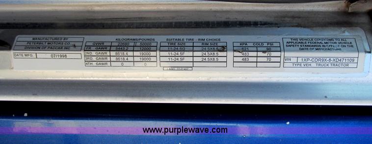 image for item F4770 1999 Peterbilt 377 semi truck