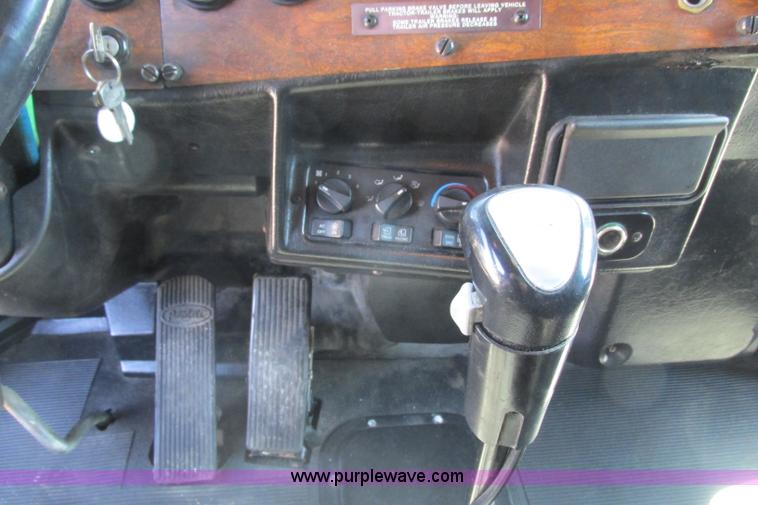 image for item F4770 1999 Peterbilt 377 semi truck
