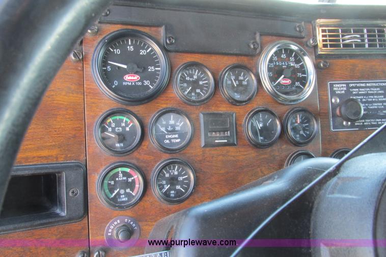 image for item F4770 1999 Peterbilt 377 semi truck