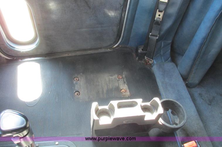 image for item F4770 1999 Peterbilt 377 semi truck