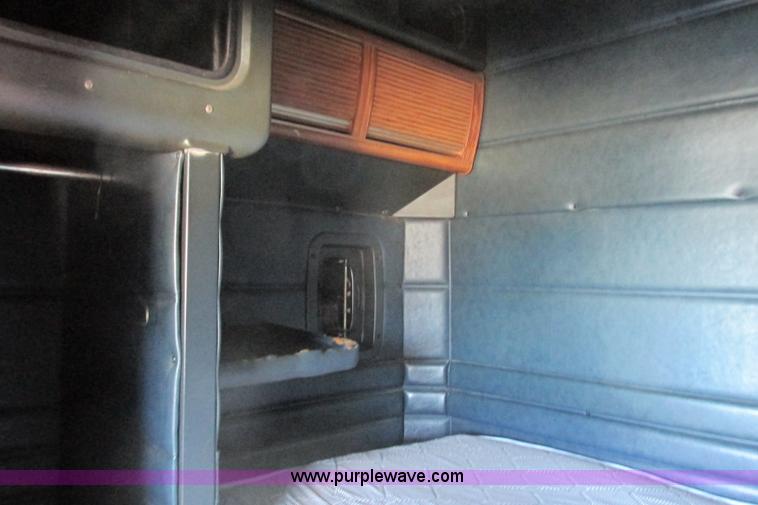 image for item F4770 1999 Peterbilt 377 semi truck