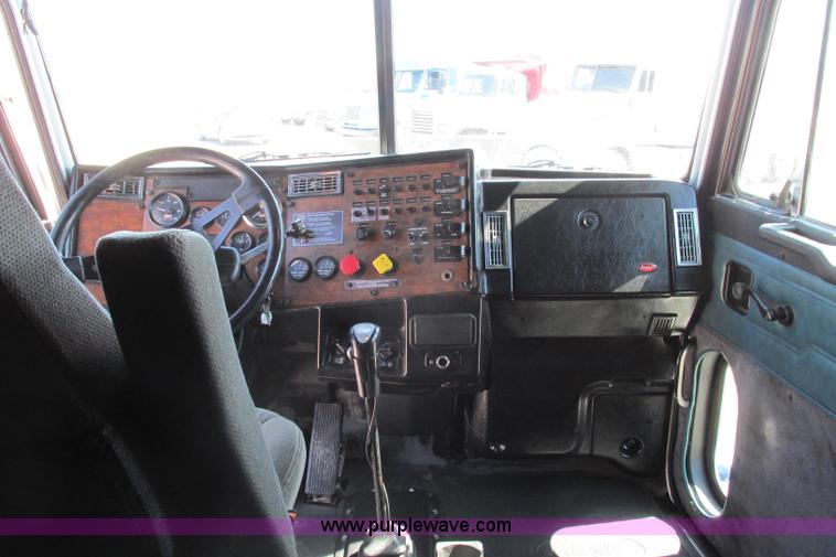 image for item F4770 1999 Peterbilt 377 semi truck