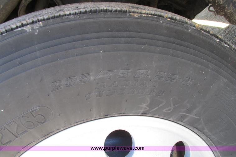 image for item F4770 1999 Peterbilt 377 semi truck