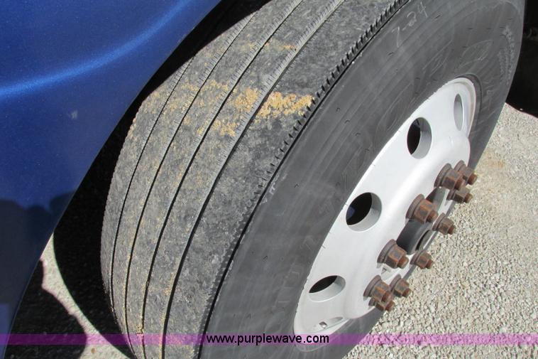 image for item F4770 1999 Peterbilt 377 semi truck