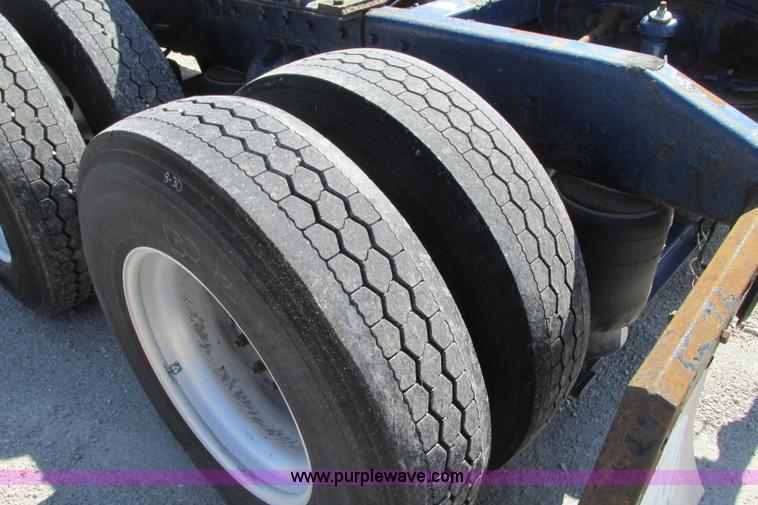 image for item F4770 1999 Peterbilt 377 semi truck