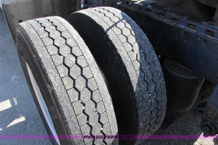 image for item F4770 1999 Peterbilt 377 semi truck