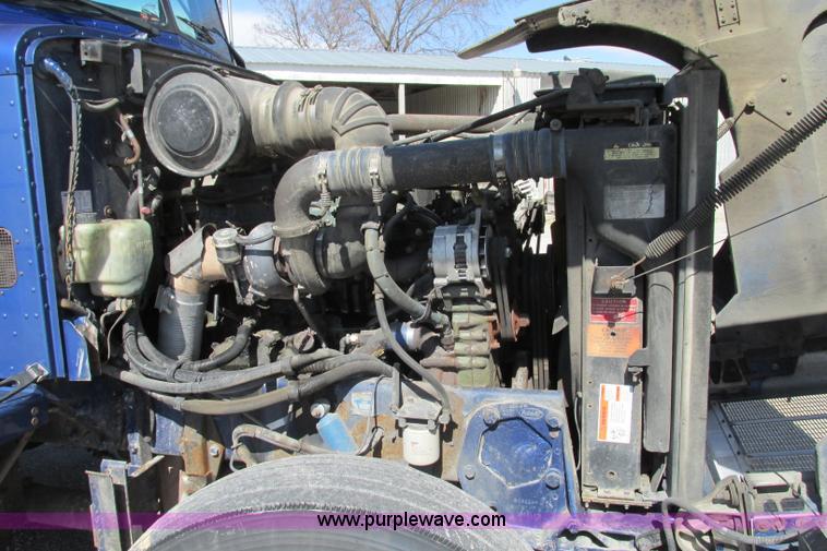 image for item F4770 1999 Peterbilt 377 semi truck