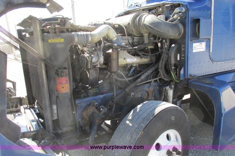 image for item F4770 1999 Peterbilt 377 semi truck