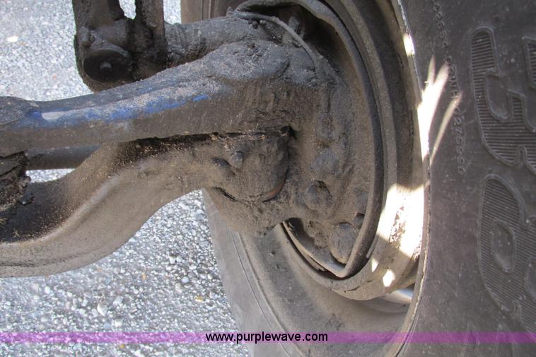 image for item F4770 1999 Peterbilt 377 semi truck