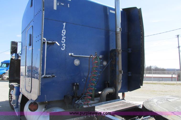 image for item F4770 1999 Peterbilt 377 semi truck