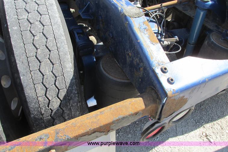 image for item F4770 1999 Peterbilt 377 semi truck