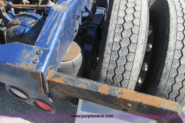 image for item F4770 1999 Peterbilt 377 semi truck